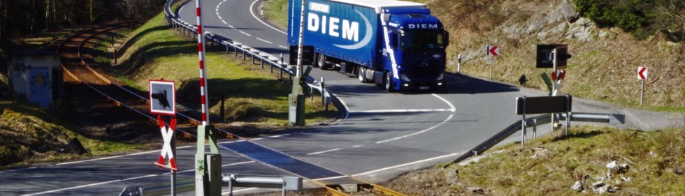 LKW auf Landstraße